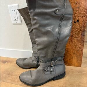 Gray women’s boots size 9M